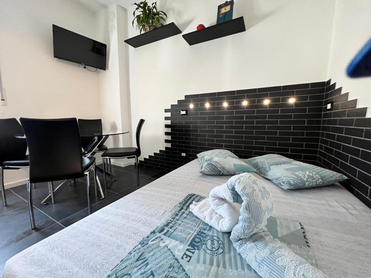 Blaxej, Nel Cuore Di Verona, Moderno Ed Elegante, 4 Posti Letto, Wi-Fi, Self Check In Apartman Kültér fotó