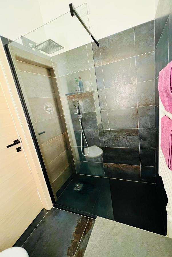 Blaxej, Nel Cuore Di Verona, Moderno Ed Elegante, 4 Posti Letto, Wi-Fi, Self Check In Apartman Kültér fotó
